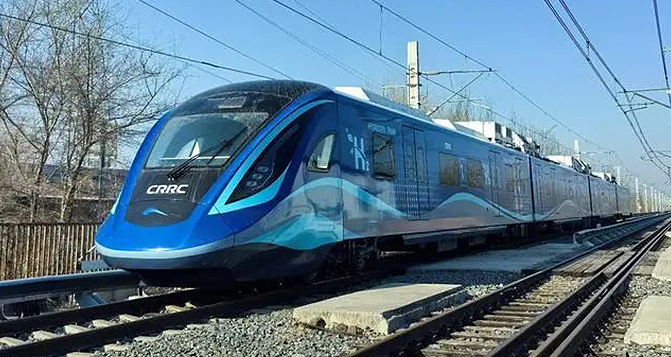 我国自主研制首列氢能源市域列车成功试跑