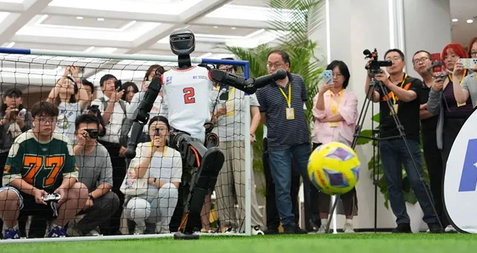 机器人“创”出中国新奇迹